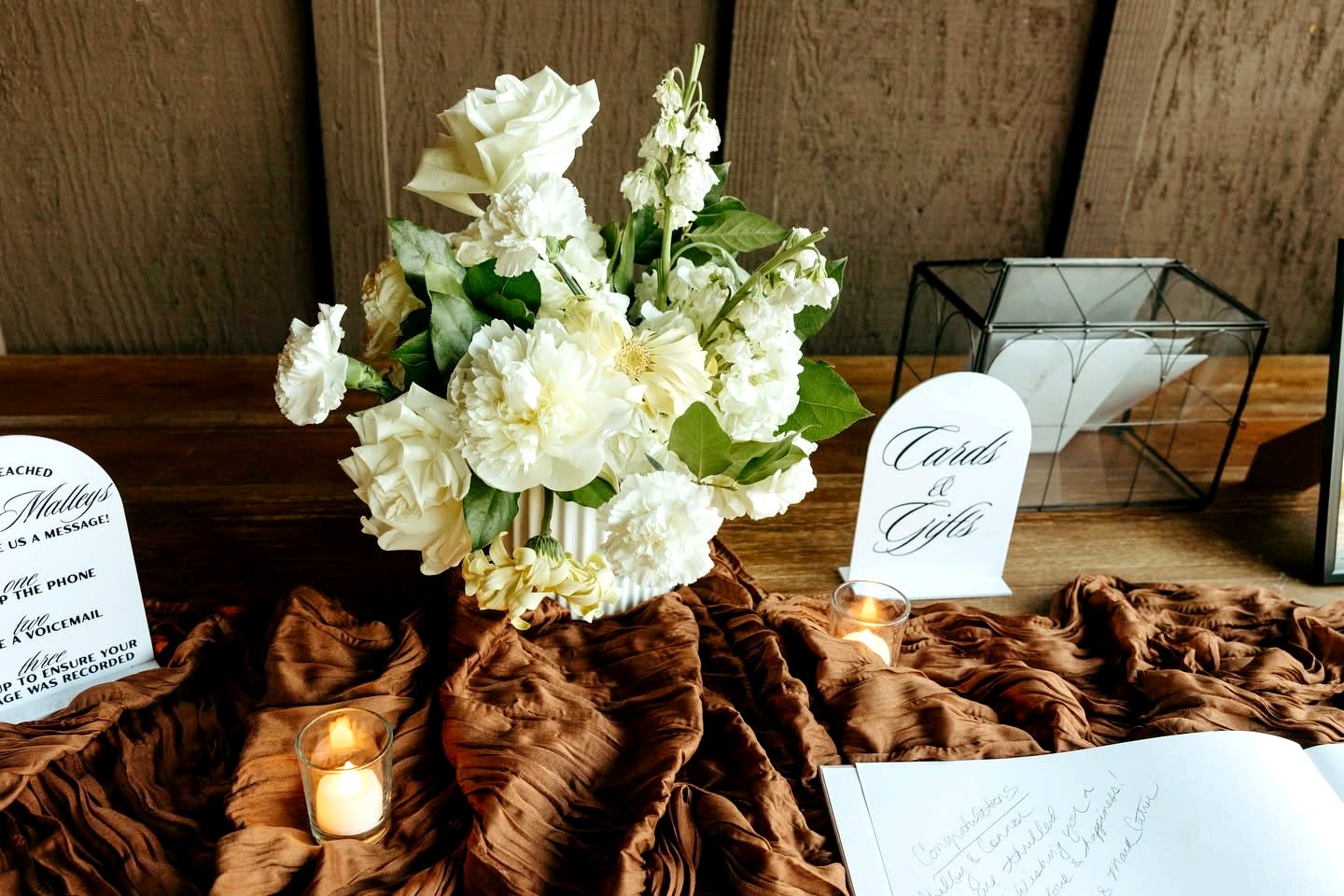 Guest table floral styling